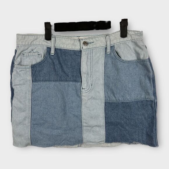 Hollister Patchwork Denim Jean Mini Skirt Size 13 31W Y2K Frayed Hem High Rise - Picture 1 of 7